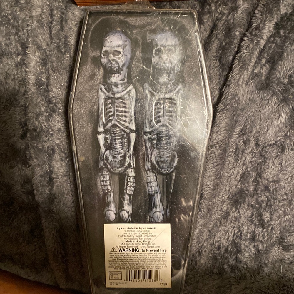 To skeleton candles never been open till just now